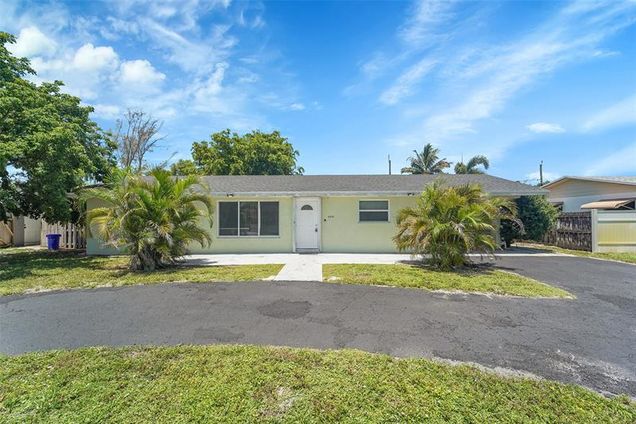 4291 Foss Rd Lake Worth, FL House Active - Photo 1 of 41. Opens carousel modal