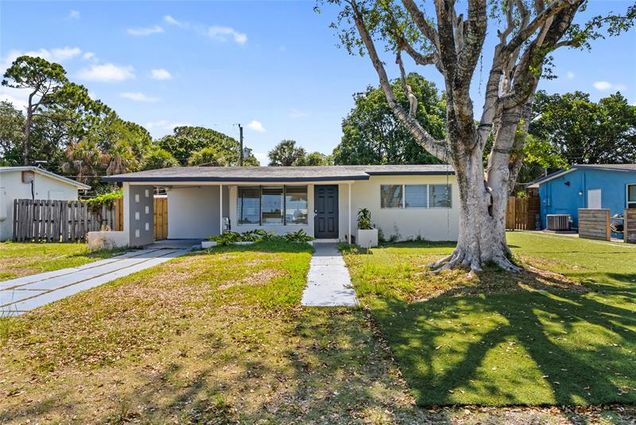 20 NE 17th Ave Pompano Beach, FL House Active - Photo 1 of 20. Opens carousel modal