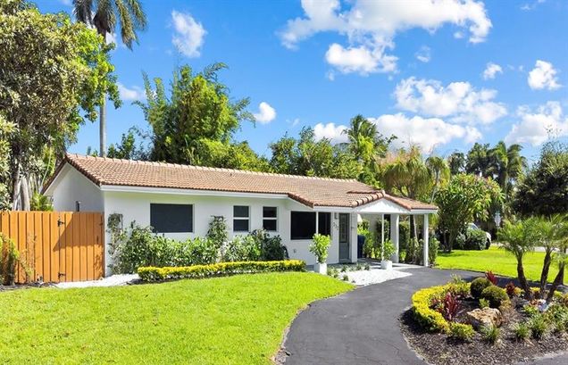 332 NE 29th St Wilton Manors, FL House Active - Photo 1 of 28. Opens carousel modal