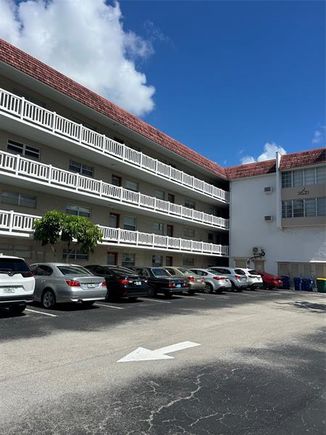 3521 Inverrary Dr Unit J109