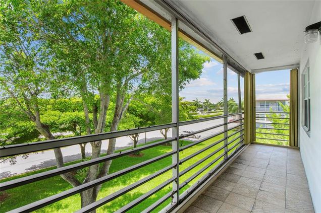 410 Fanshaw J Unit 410