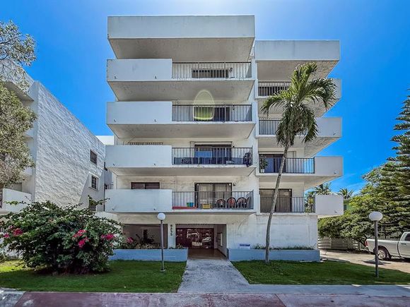 8255 W Abbott Ave Unit 305