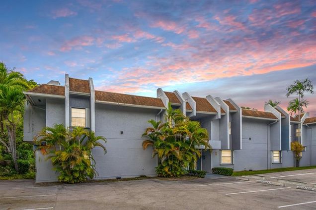 9231 SW 87 AVE Unit C9