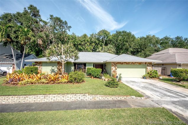2577 N Pepperwood Cir North Palm Beach, FL House Sold - Photo 1 of 33. Opens carousel modal
