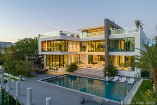 880 Harbor Drive