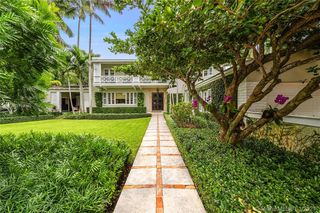 2526 Lake Ave