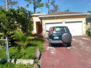 2747 NW 9th St