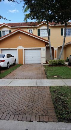 6405 Catalina Ln Unit 6405 Tamarac, FL Townhouse Sold - Photo 1 of 33. Opens carousel modal