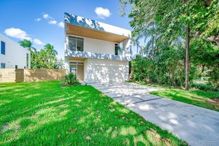 5879 SW 25th St