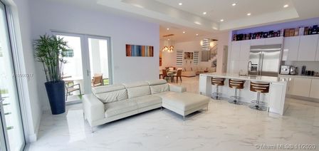 8249 NW 33rd Ter