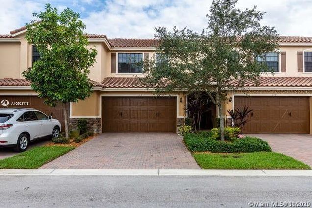 102 E Riverwalk Cir E Unit 102 Plantation, FL Townhouse Sold - Photo 1 of 37. Opens carousel modal