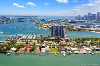 1055 N Venetian Dr