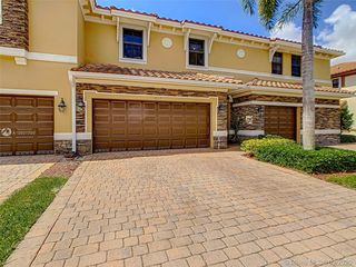 817 E Village Cir Unit 817