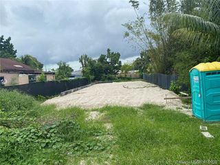 2330 NW 32nd St