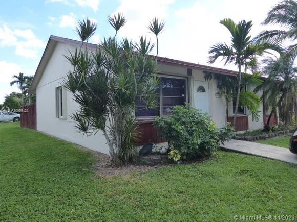7115 SW 154 Ct Miami, FL Townhouse Sold - Photo 1 of 18. Opens carousel modal