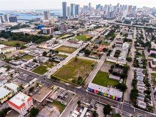 1905 NW 1 Ct