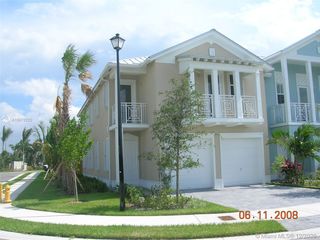 10700 NW 77th St
