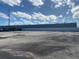 1880 NW 23rd St