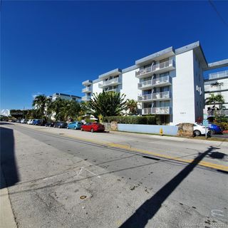 1801 S Treasure Dr Unit 320
