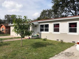 1901 NW 90th St
