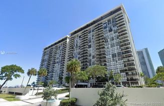 600 NE 36th St Unit T17