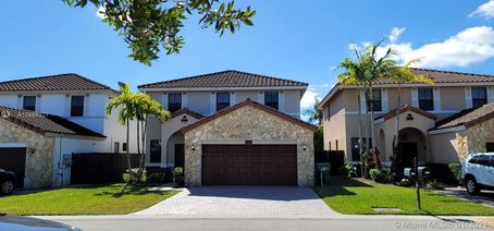 9754 NW 10th St