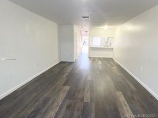401 SW 109th Ave Unit 17