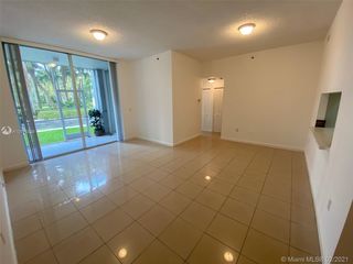 9725 NW 52nd St Unit 101