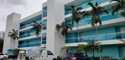 652 NE 63rd St Unit 205