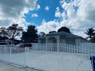 2828 NW 101st St