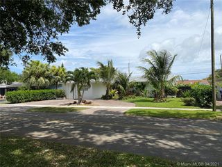 411 S 56th Ter