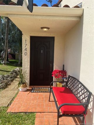 1740 SW 124th Pl