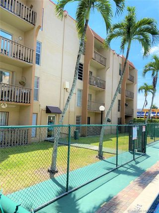 4715 NW 7th St Unit 302-2