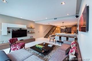 2950 NE 188 Unit 117