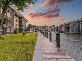 3600 NE 170th St Unit 107