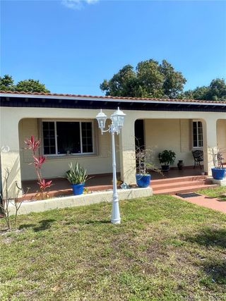 3735 NW 11th St