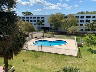 650 NE 149th St Unit 106F