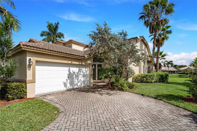 5142 W Madison Lakes Cir W Davie, FL Townhouse Sold - Photo 1 of 34. Opens carousel modal