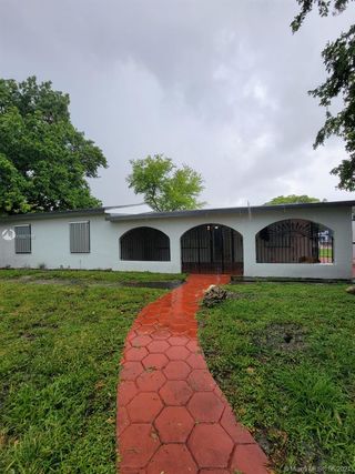 3040 NW 69th St