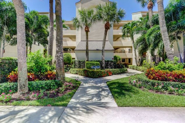 325 Oak Harbour Unit 3250 North Palm Beach, FL Condo Sold - Photo 1 of 43. Opens carousel modal
