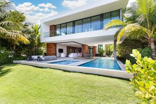 421 N Hibiscus Dr