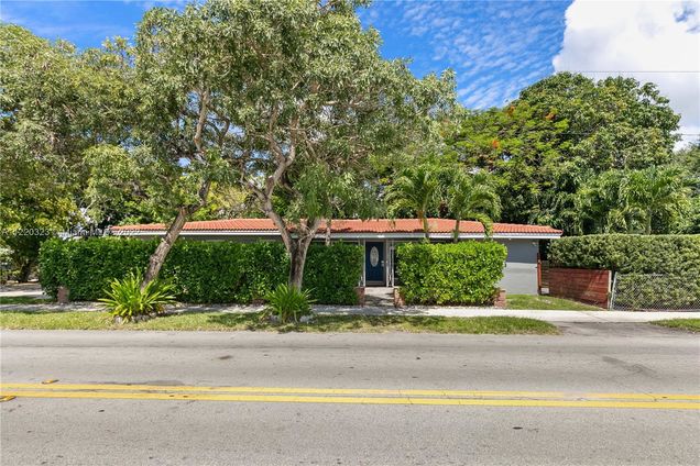 902 S 24th Ave Hollywood, FL House Sold - Photo 1 of 55. Opens carousel modal
