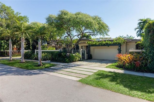 1640 NE 5th St Fort Lauderdale, FL House Sold - Photo 1 of 26. Opens carousel modal