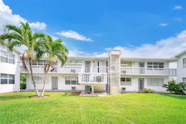 174 Farnham H Unit 174 Deerfield Beach, FL Townhouse Sold - Photo 1 of 16. Opens carousel modal