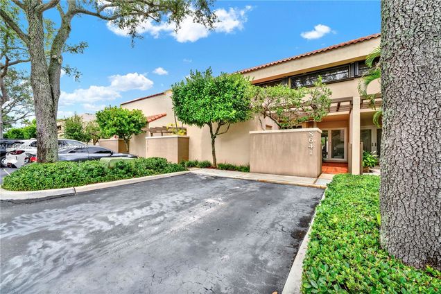 8641 SW 79th Pl Miami, FL Townhouse Sold - Photo 1 of 41. Opens carousel modal