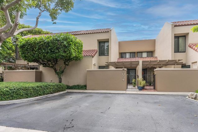 8054 SW 86th Ter Unit 0 Miami, FL Townhouse Sold - Photo 1 of 29. Opens carousel modal
