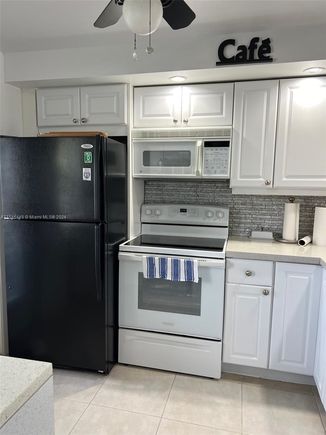 4800 Hillcrest Ln Unit 402 Hollywood, FL Condo Sold - Photo 1 of 63. Opens carousel modal