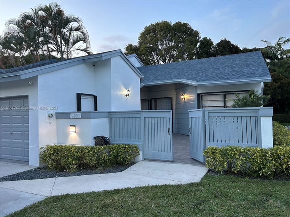 9921 NW 52nd Ter Doral, FL Townhouse Sold - Photo 1 of 26. Opens carousel modal