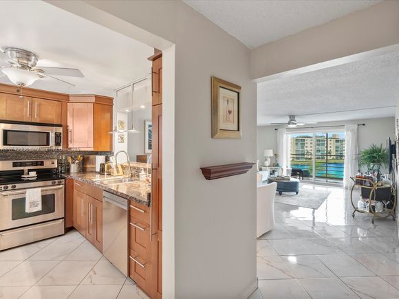 141 SE 3rd Ave Unit 404