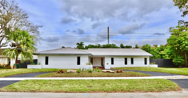 1925 NE 214th Ter